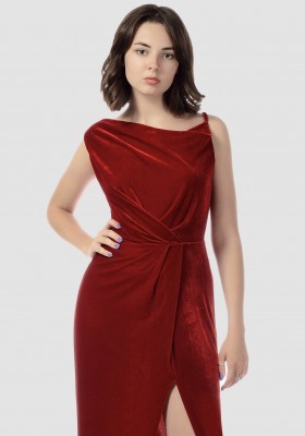 Вечернее платье из бархата с разрезом, красное